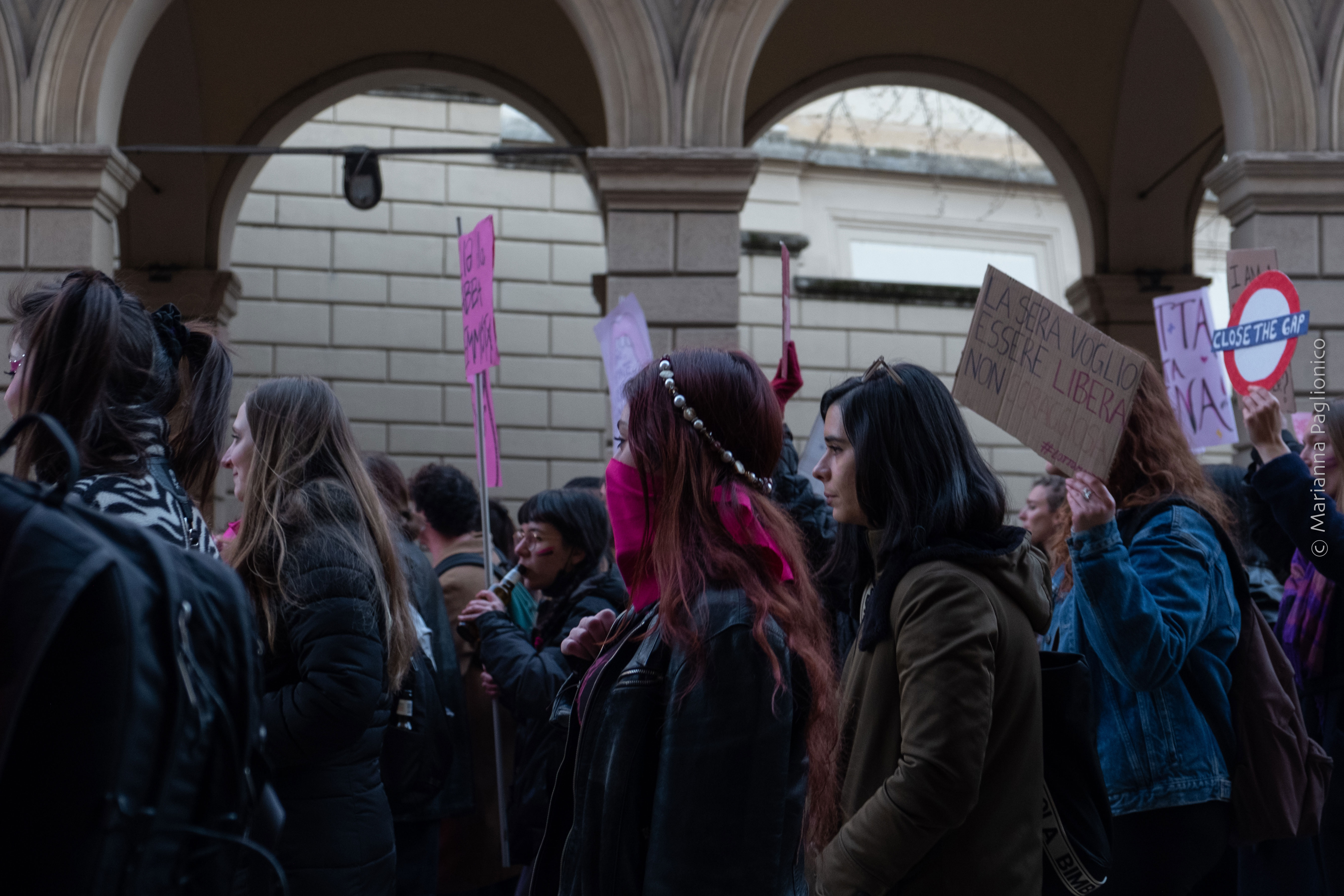 Manifestazione universitaria, corteo in via Indipendenza